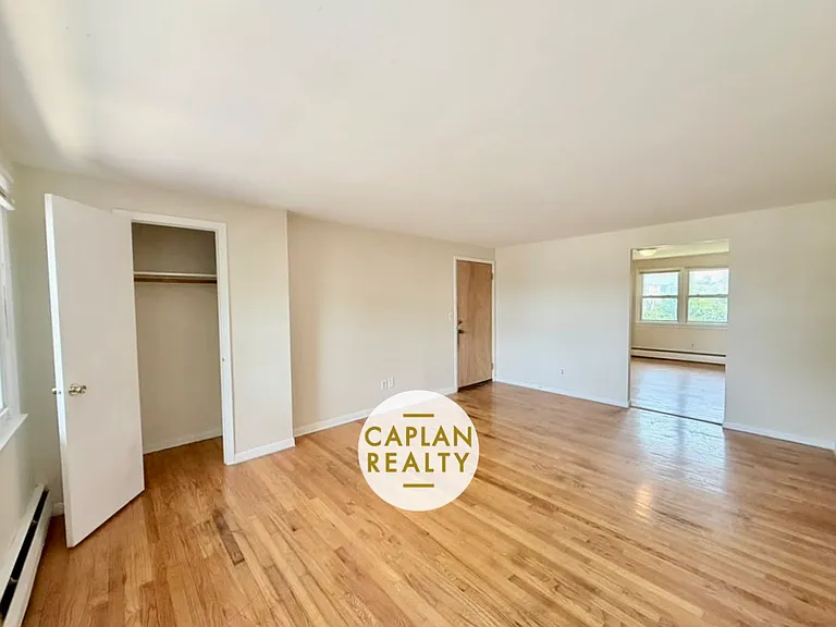 37 Bowen St #D — Photo 1
