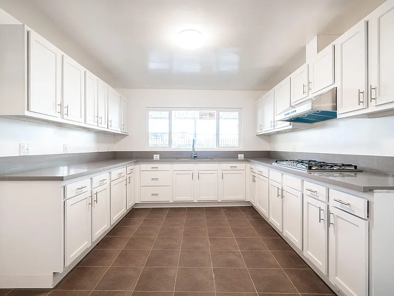 1011 San Julian St #203 — Photo 12