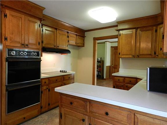 3rd image of 100 Glenn Hill Dr