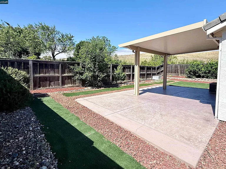 1746 Highland Cir — Photo 26