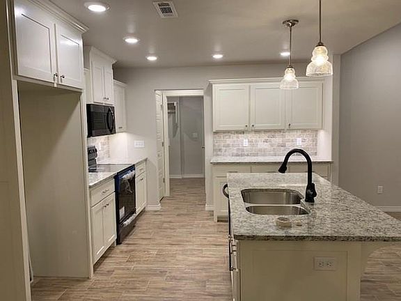 3rd image of 2748 S Olive Ct