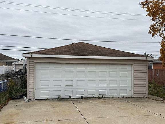 4th image of 4511 Rose St