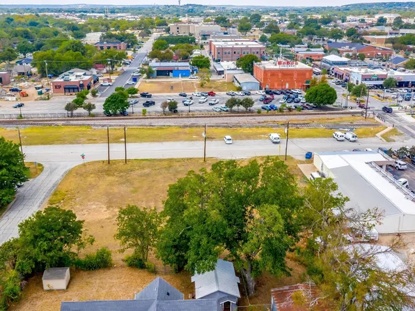 133 S Commerce St, Burleson, TX 76028