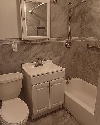 5th image of 661 Clarence Ave #1