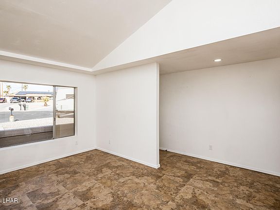 4th image of 1035 Clearwater Ct
