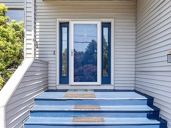 3rd image of 8 Ashley Dr