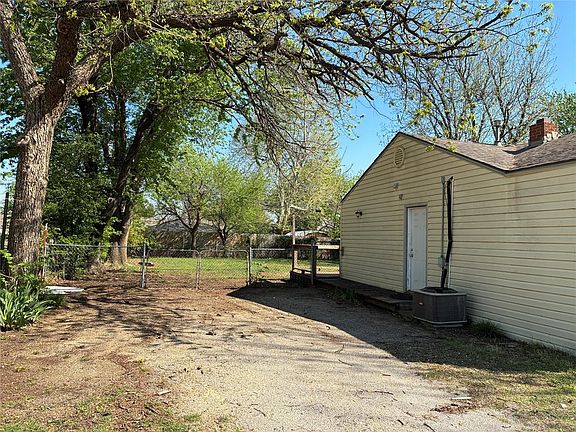 5th image of 6113 NW 48th St