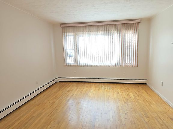 3rd image of 425 Anthony St