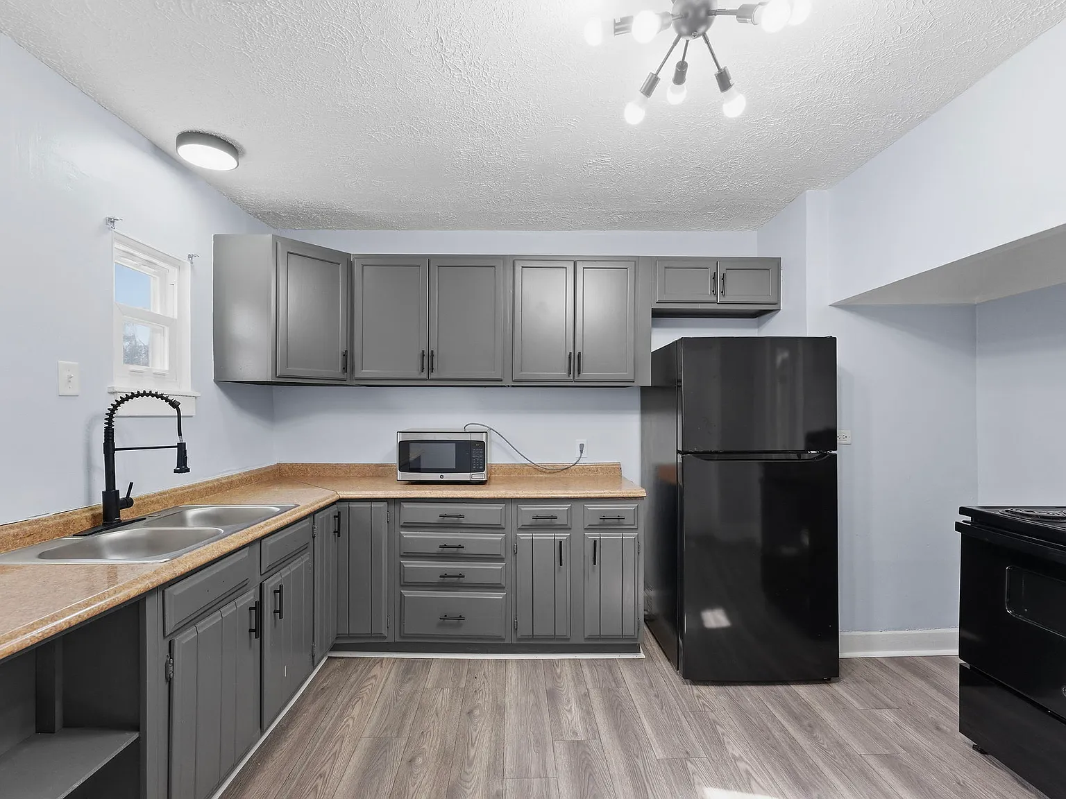 2 bed, 1233 sqft, $1,200 — Photo 3