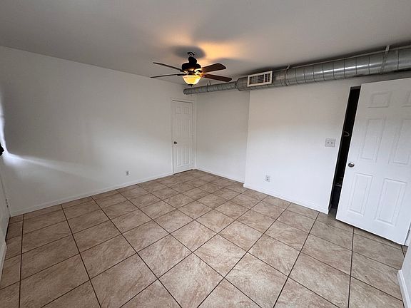 4th image of 2045 W Washington St #3