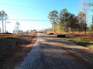 120 Half Moon Rd, Wellford, SC 29385