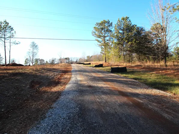 120 Half Moon Rd, Wellford, SC 29385