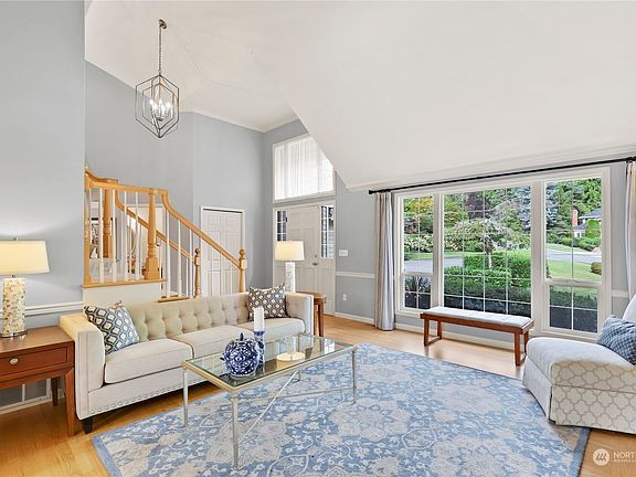 3rd image of 1617 Brookmonte Drive SE