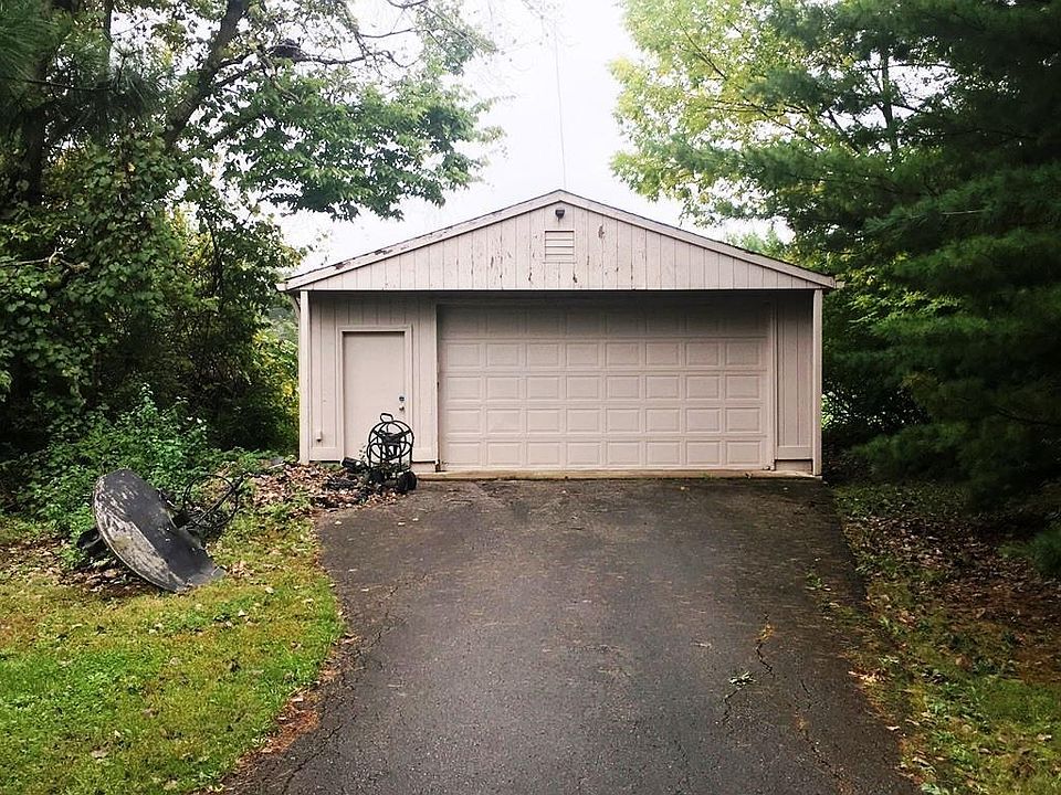 2nd image of 10275 N Cumberland Rd