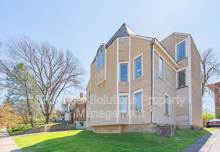 255-257 Loraine Ave #5 — Photo 1