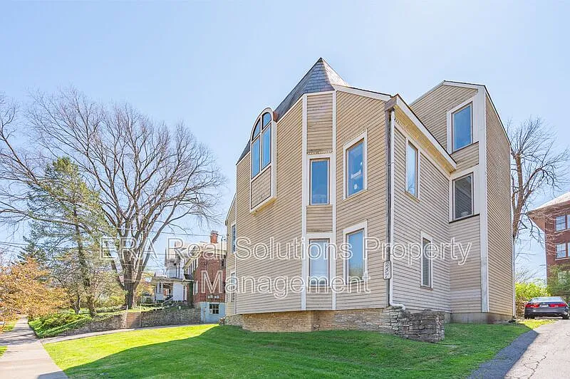 255-257 Loraine Ave #5