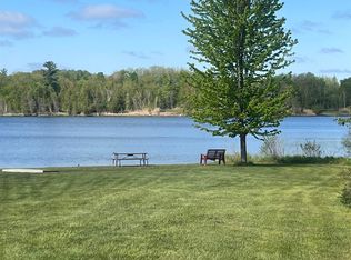 4207 Lakeview Dr, Mayville, MI 48744
