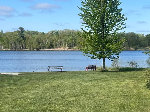 4207 Lakeview Dr, Mayville, MI 48744