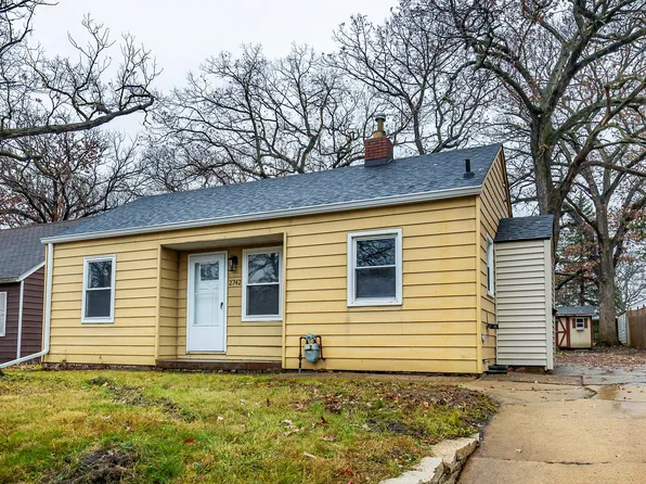 2742 Hickman Rd, Des Moines, IA 50310