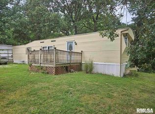 702 E Blake St, Benton, IL 62812