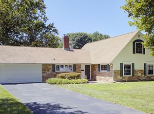 24 Roving Rd, Levittown, PA 19056