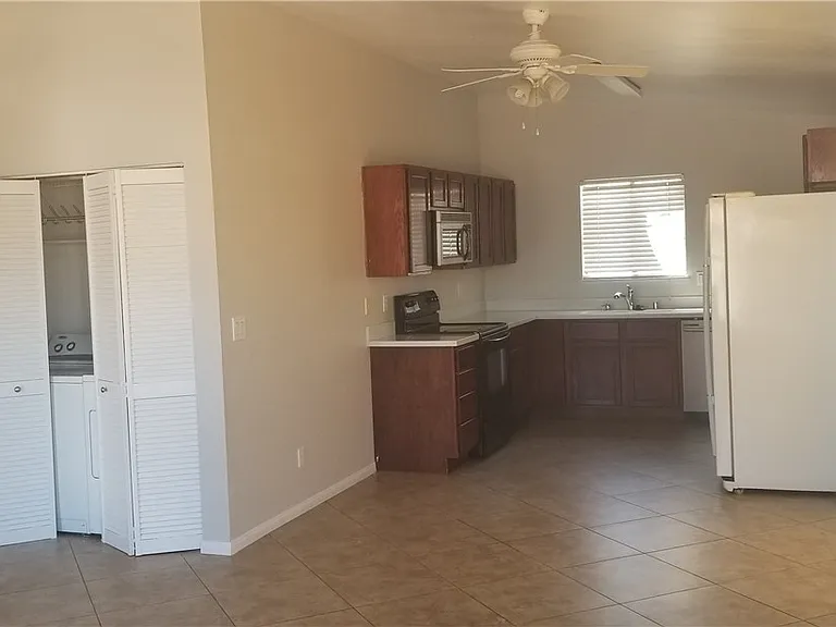 7329 Lattimore Dr — Photo 9