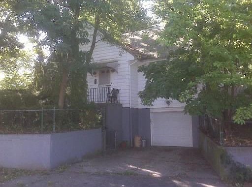 2nd image of 87 Mapleton St