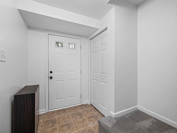3rd image of 1323 Meadowbrook Dr