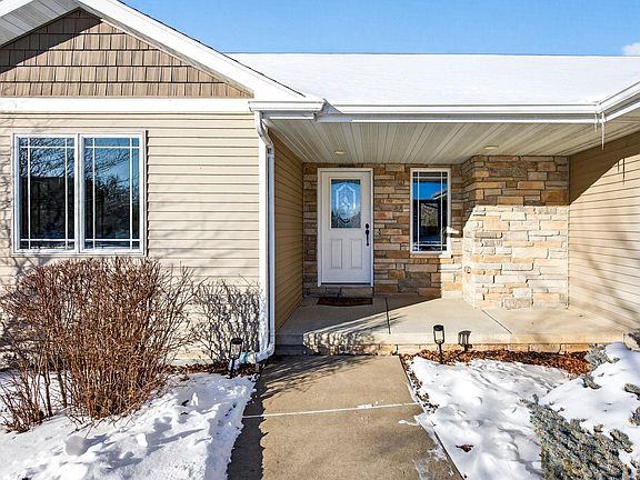 3rd image of 1519 Remington Rd