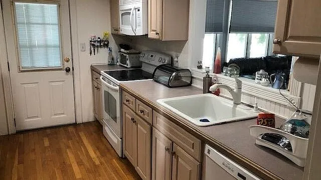 170 Monmouth Rd — Photo 16