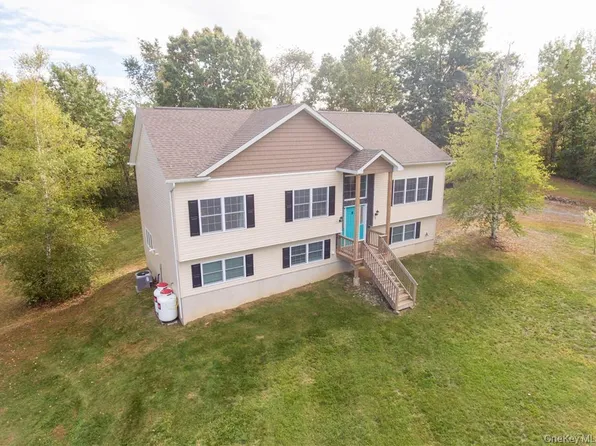 9 Jake Henry Drive, Marlboro, NY 12542