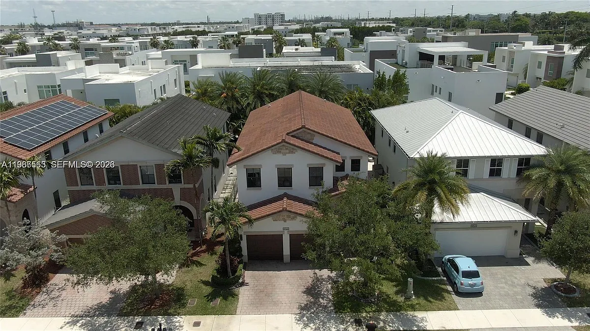 Building Photo - 10560 NW 69th Ter