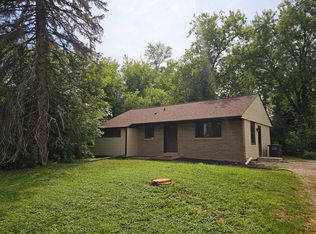 5257 S 28th St, Greenfield, WI 53221
