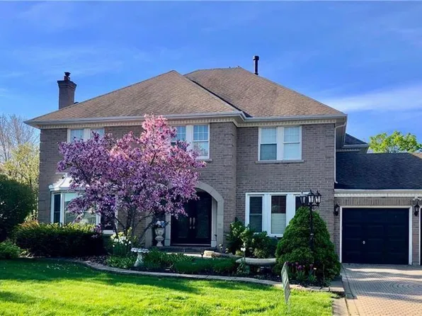 2056 Hadfield Ct, Burlington, ON L7M 3V4