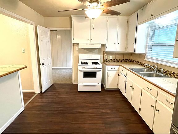3rd image of 5905 Hugo Dr