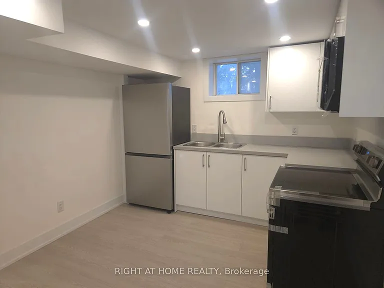 13 Spring St #BASEMENT — Photo 10