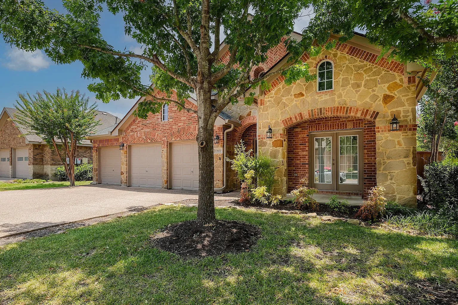 4 bed, 2850 sqft, $2,594 — Photo 3