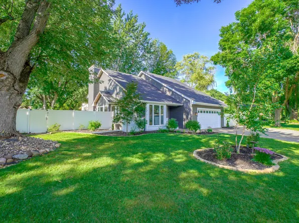 1608 Laurel Ave, Hudson, WI 54016