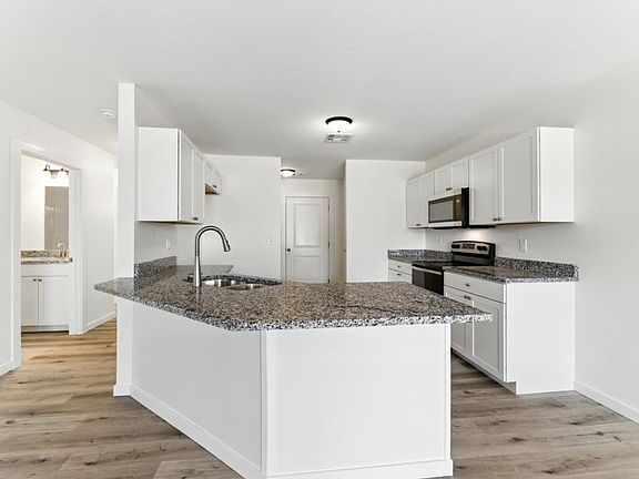 3rd image of 1233 Fountain Dr