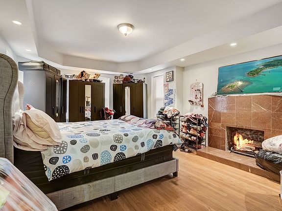 5th image of 6311 N Oakley Ave APT 1