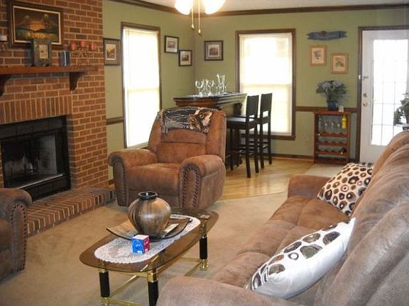 3rd image of 949 Chartwell Dr