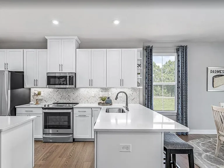 512 Billingsley Rd — Photo 3