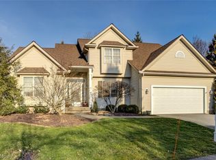 180 Sorrelwood Ln, Chagrin Falls, OH 44022