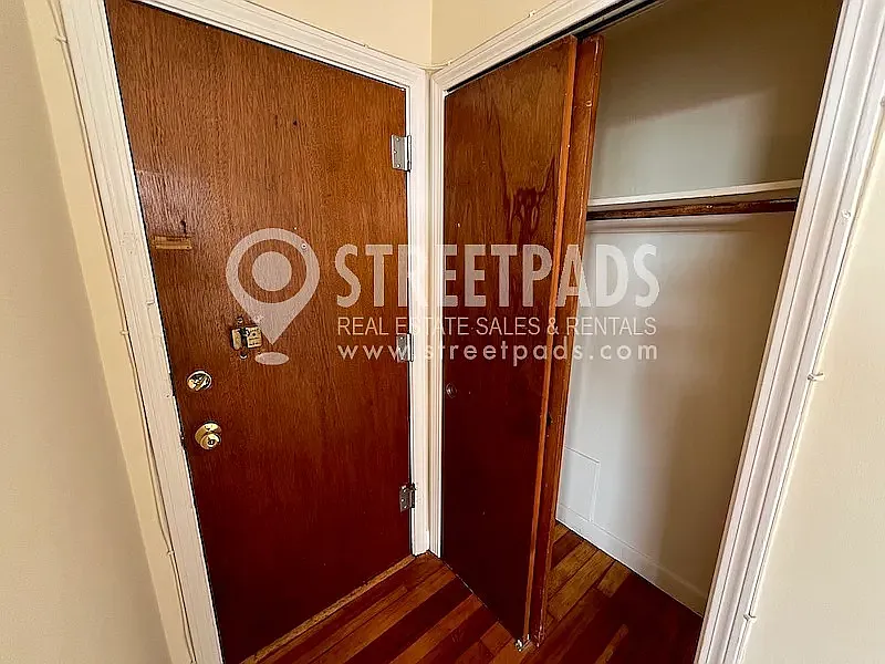 1 bed, 9999 sqft, $2,150 — Photo 4