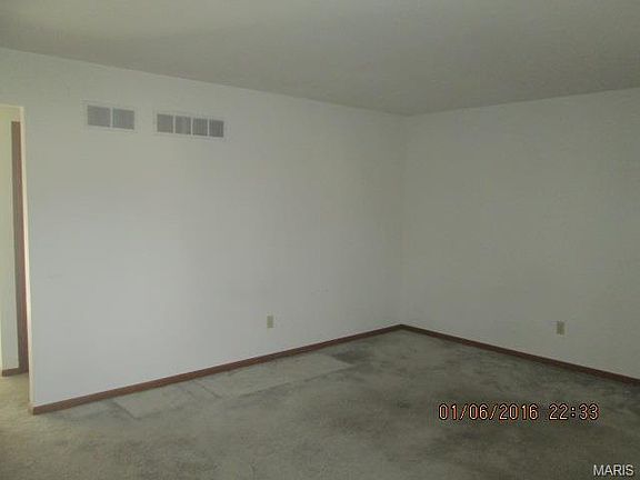 4th image of 940 Amaral Cir