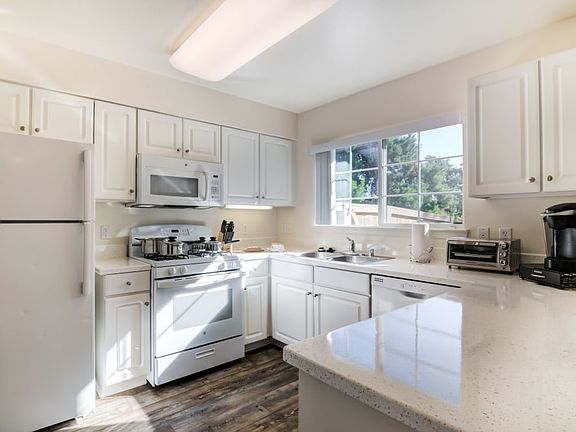 3rd image of 10300 Yorktown Dr #4B-2Ba