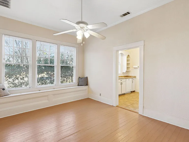 600 S Glasgow Dr — Photo 43