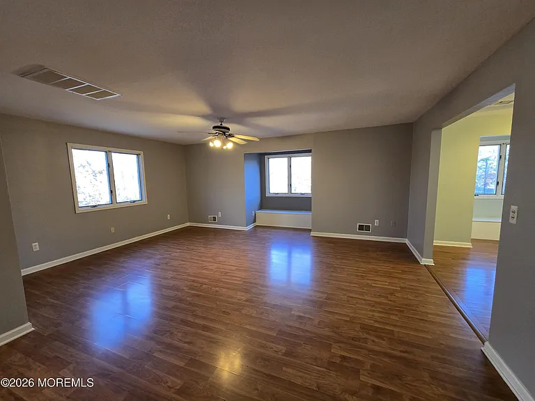 274 Easy St #RIGHT — Photo 2