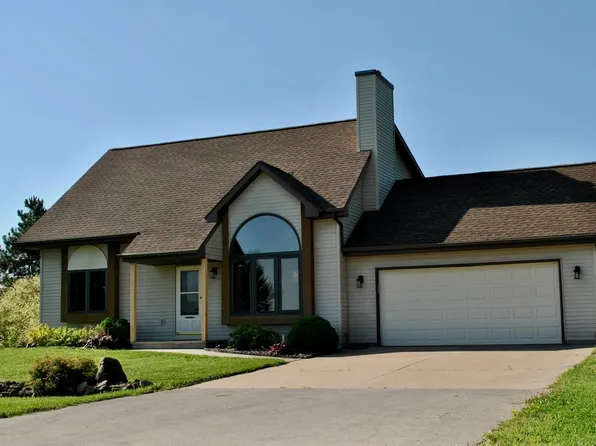3223 Fairview Rd, Neenah, WI 54956