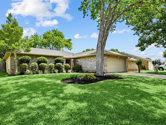 2nd image of 2423 Broken Elm Dr